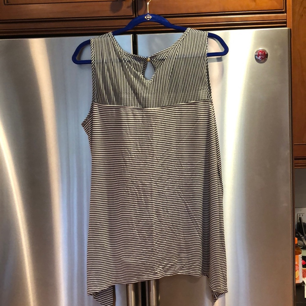 Keyhole Back Tank - Picture 2 of 2